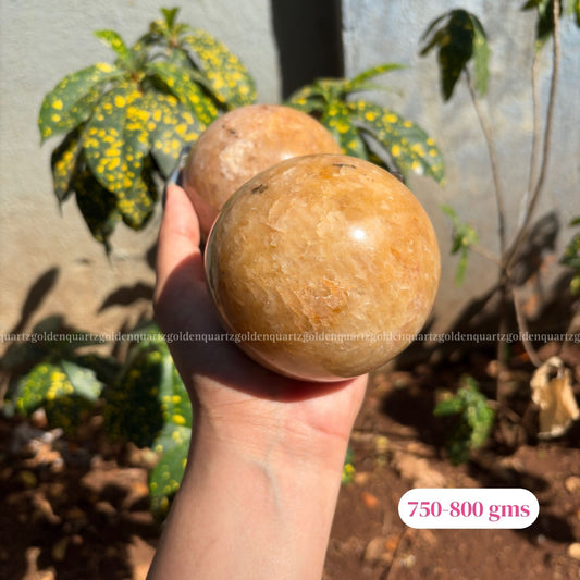 citrine ball/sphere 750-800 gms