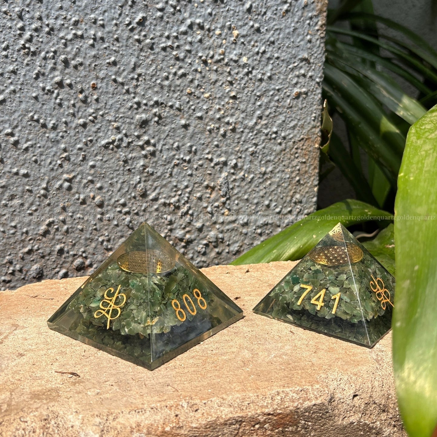 Green Aventurine Flower Of Life Copper Disk Zibu Signs Orgonite /Orgone Pyramid For Money & Growth - Golden Quartz 