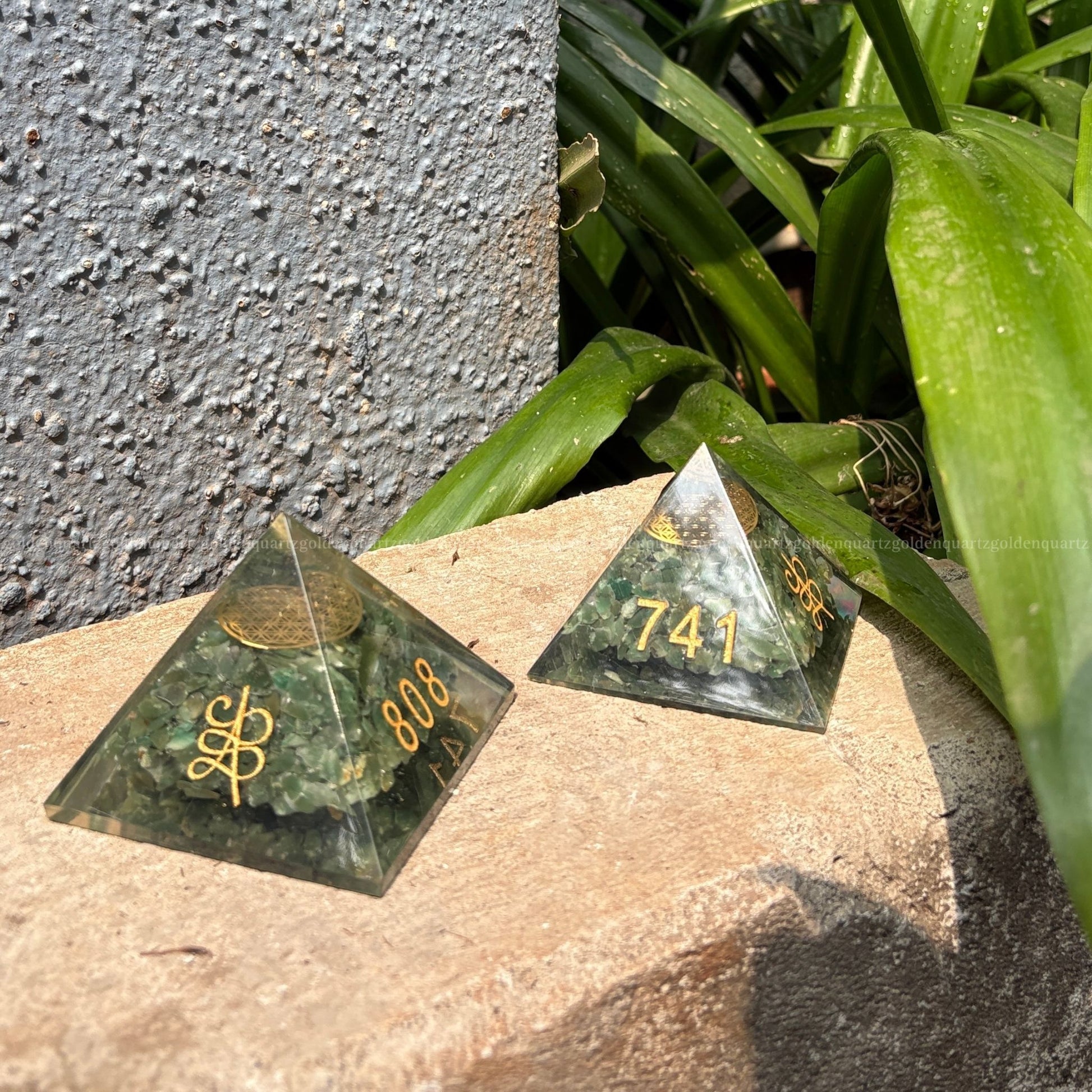 Green Aventurine Flower Of Life Copper Disk Zibu Signs Orgonite /Orgone Pyramid For Money & Growth - Golden Quartz 